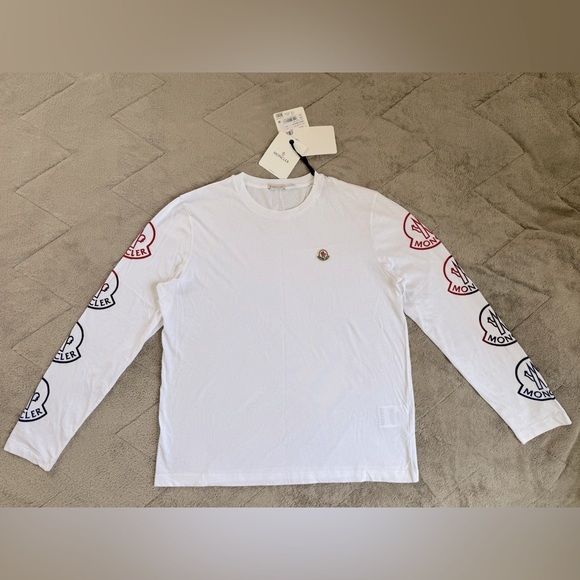 MONCLER Ombré Logo Long Sleeve Graphic Tee - Picture 4 of 13